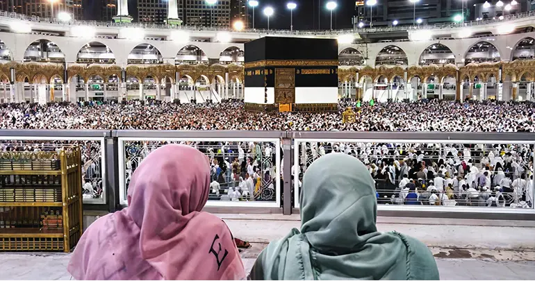 Supports pilgrims and families